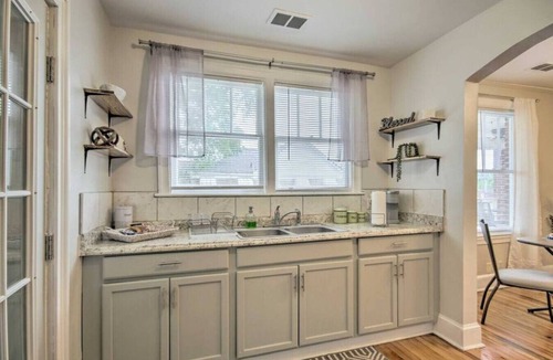 Rosewood House | Cozy Rosewood Bungalow near USC!