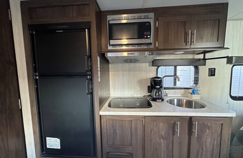 Courier City - Oscawana House | Cozy RV in Tampa, Hyde Park area with WiFi, AC. Close to UT, downtown.
