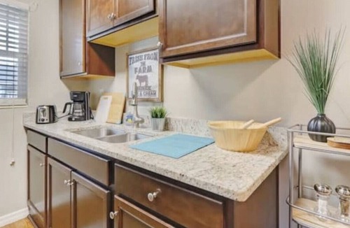 Southbank Apartment | Cozy San Marco Home Near 5 Points | Med Center
