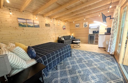 Coalmont Cabin | Cozy Scandinavian Cabin with EV Charging on 18-Acre Forest Retreat Near The Caverns & Waterfalls, Coalmont, TN