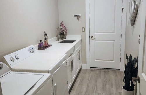 Jacarandas House | COZY SHARED HOUSE: PRIVATE 1 BEDROOM, 1 BATH, OFFICE/STUDY-WEEKLEY STAYS WELCOME