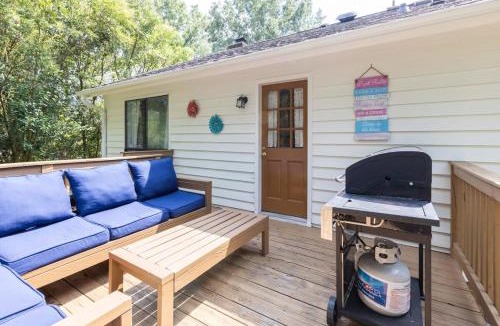 Pineville House | Cozy Single-Story near Pineville Hospital, games
