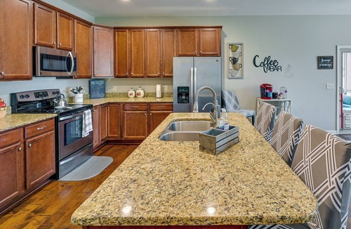 Greenville House | Cozy South Carolina Retreat w/Patio & Fireplace!