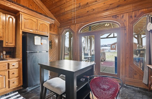 Bristol House | Cozy & Spacious 4BR Home | Sleeps 10 to 14