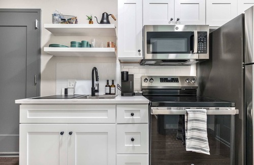 Macon Apartment | Cozy Stay Next To Atrium Hospital with Walk Score 74; Mercer Music at Capricorn