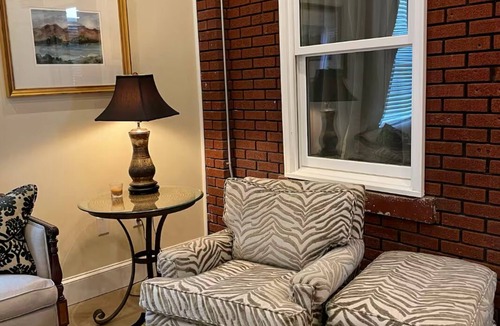 Thomasville Apartment | Cozy studio in a vintage 1930’s Gulf Gas Station in charming Thomasville GA