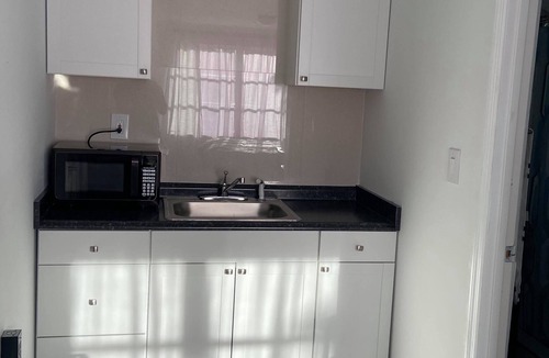Trailer Estates House | Cozy Studio in Quiet Neighborhood