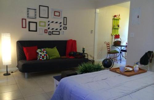 Coral Way Apartment | Cozy Studio near Coconut Grove - 7C