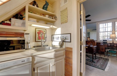 Mount Paran - Northside Apartment | Cozy Studio on 7 Acres: 11 Mi to Dtwn Atlanta!