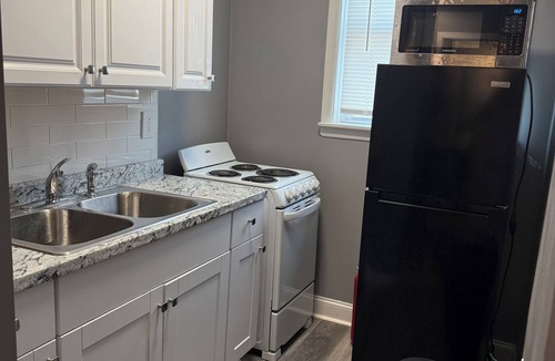 Collingdale Apartment | Cozy studio with. Beautiful King Size Bed, WiFi and AC in Collingdale Pa