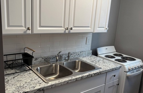 Collingdale Apartment | Cozy studio with. Beautiful King Size Bed, WiFi and AC in Collingdale Pa