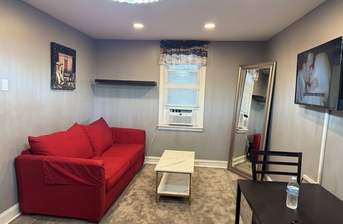 Collingdale Apartment | Cozy studio with. Beautiful King Size Bed, WiFi and AC in Collingdale Pa