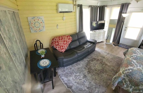 Summerfield Apartment | Cozy studio with Private entrance near The Villages, pet friendly