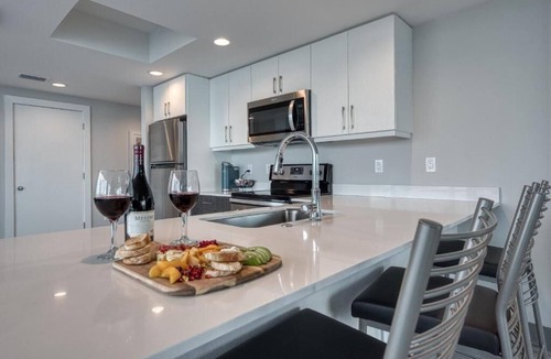 Treasure Island Hotel | Cozy Suite Oceanfront Stay! Outdoor Pool Steps from Miami's Glam South Beach!