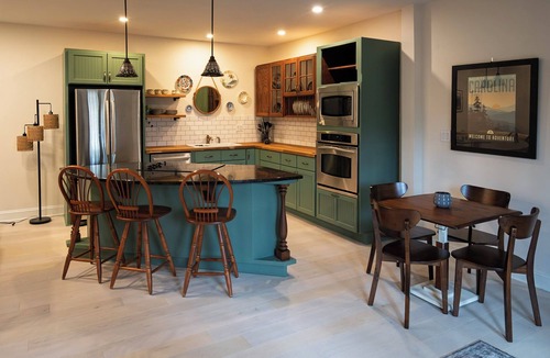 Hendersonville House | Cozy suite w/private terrace central location
