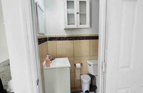 Kendale Lakes House | Cozy Suite With Private Entrance Near Dolphin Mall & Airport