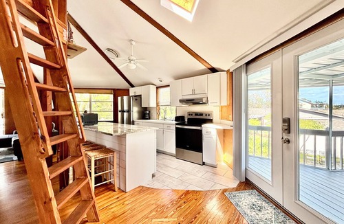 South Venice House | Cozy Treehouse-One-of a kind stay-only 5 minutes to beach. Beach gear included!