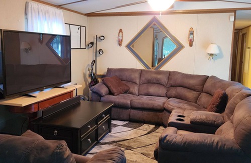 Prosperity House | Cozy Two Bedroom home nearby Dreher State Park/Lakel