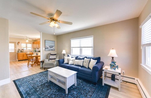 Villas House | Cozy Villas Cottage w/Deck, 1/2 Block to Beach!
