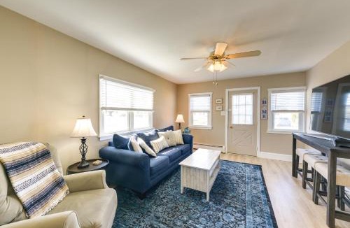 Villas House | Cozy Villas Cottage w/Deck, 1/2 Block to Beach!