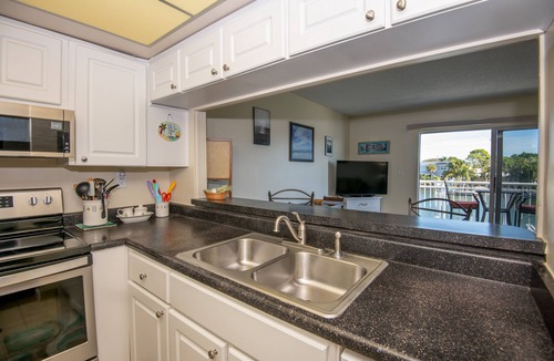 Belle Vista Condo | Cozy Waterfront Condo | Patio & Beach Access
