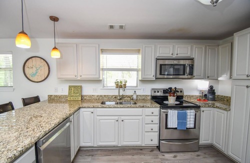 Gainesville Cottage | Cozy Waterfront Cottage with Fire Pit & Private Dock