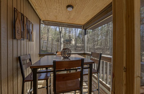Cleveland Cabin | Cozy Waterfront Escape near Helen & Vineyards FREE night with 3 night stay