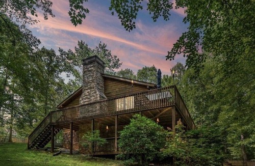 Morgan II House | Cozy Waterfront Log Cabin Retreat on a Quiet Creek