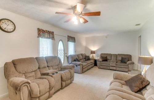 Waycross House | Cozy Waycross House w/Yard & Screened Patio!
