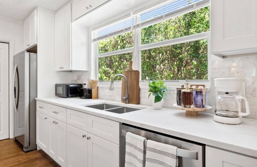 Flamingo Parks House | Cozy West Palm Beach Home l 10min to Municipal Beach and more!