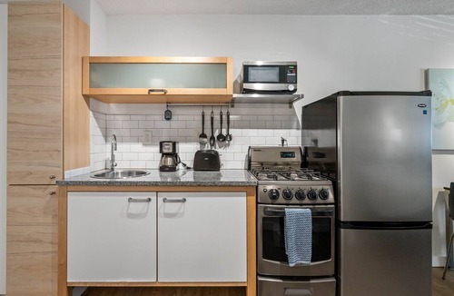 Brookwood Apartment | (CPD) Safe + Clean Studio World Cup Smart Choice for Solo Stays