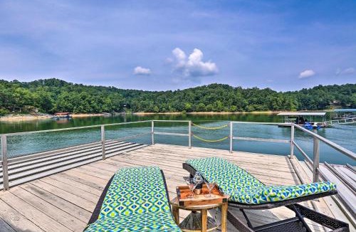 Crane Hill House | Cranes Nest - Huge Dock With Two Kayaks For The Guest's Use!