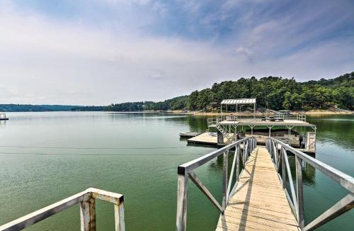 Crane Hill House | Cranes Nest - Huge Dock With Two Kayaks For The Guest's Use!