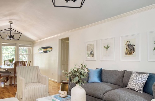 Twin Oaks House | Crawdad by AvantStay | Isle of Palms Home w/ BBQ