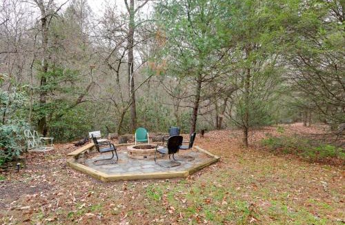 McCaysville House | 'Creek Bend Escape' w/Hot Tub + River Views!