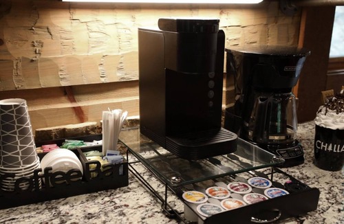 Blue Ridge Cabin | Creek View/Hot Tub/Fire Place/Games/DogFriendly/EV