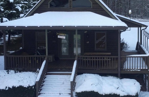 Tiger House | Creekside Cabin on Beautiful Lake Burton - see recent updates!