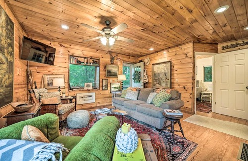 Highlands House | Creekside Cabin: Tubing, Trails & Highlands Charm!