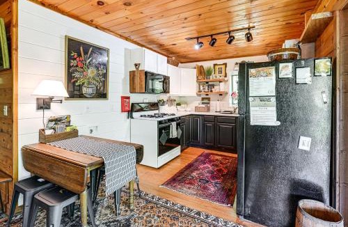 Highlands House | Creekside Cabin: Tubing, Trails & Highlands Charm!