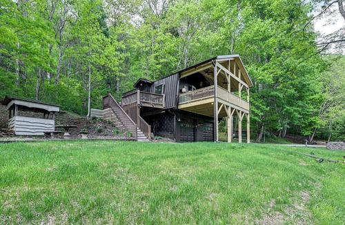 Highlands Cottage | Creekside Cabin: Tubing, Trails & Highlands Charm!