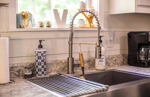 Menlo House | Creekside Cottage | River Access, Kayaks & Trails