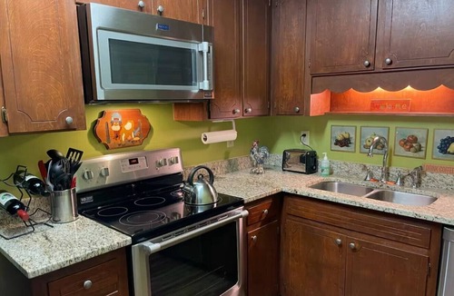 Cleveland Cabin | Creekside Crow's Nest - Cozy Getaway Near Wineries