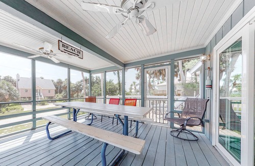 Edisto Island House | Creekside Home w/ Screened Porch, Deck, WiFi - 1 Block to Beach, Near Dining!