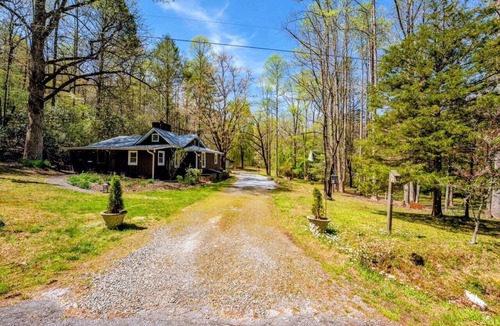 Lakemont Cabin | Creekside Lakemont Retreat ~Adventure & Relaxation