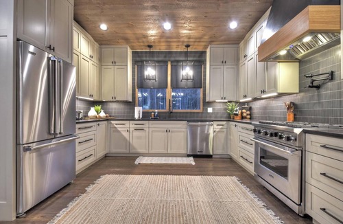 Epworth House | Creekside Mountain Manor|Luxury|Pool|Creek Access