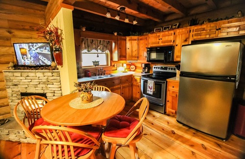 Todd Cabin | Creekside Serenade: Todd Cabin w/Hot Tub, Creekfront, 2 Kings & Fenced Yard