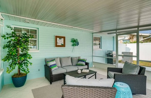 Ocean Crest House | Cresting Wave Cottage by the Sea