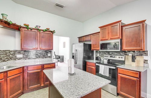 Crestview House | Crestview Family Home: Screened Porch & Games!