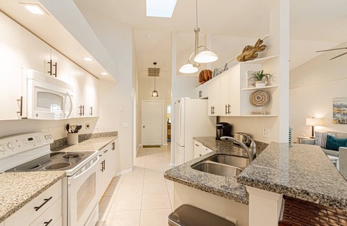 Crown Pointe House | Crown Pointe- Home w/ 3BR,3BA-2 master suites w/direct pool access & w/private garden views