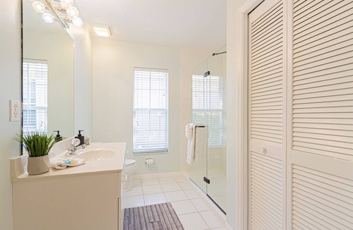 Crown Pointe House | Crown Pointe- Home w/ 3BR,3BA-2 master suites w/direct pool access & w/private garden views